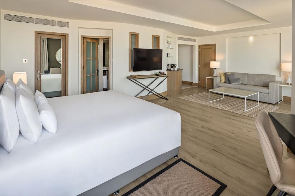 JA Beach Hotel, Dubai Room Type - Resort View Junior Suite, Peacock Lounge, Beach, Splash Park & Mall Shuttle