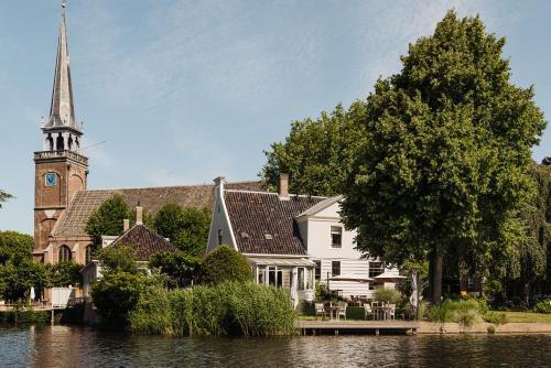 Inn on the Lake - Tap to explore photos