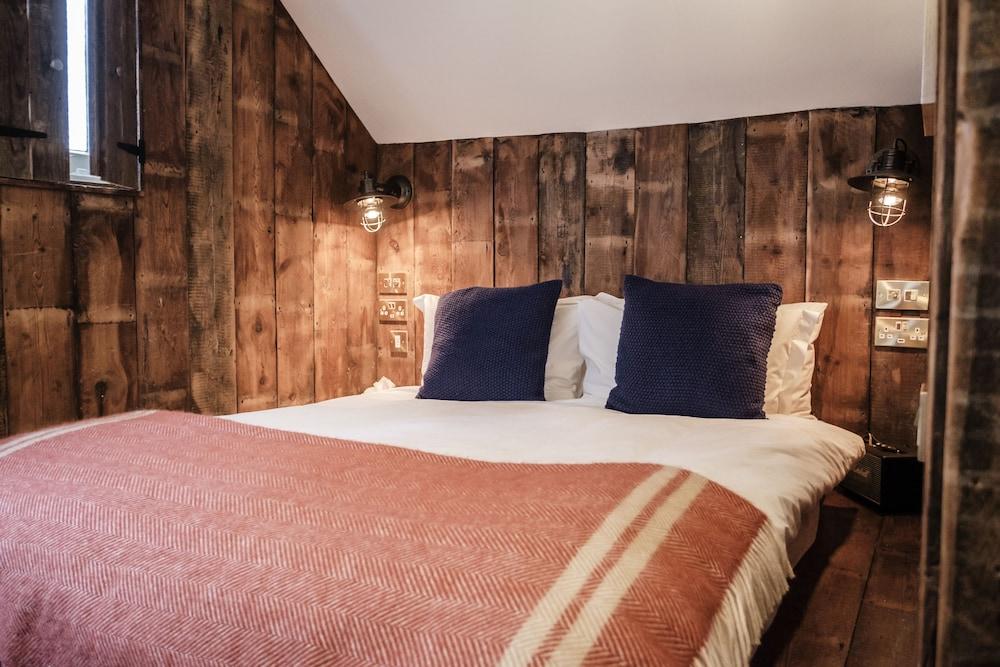 Half Moon Room Type - Cabin Room