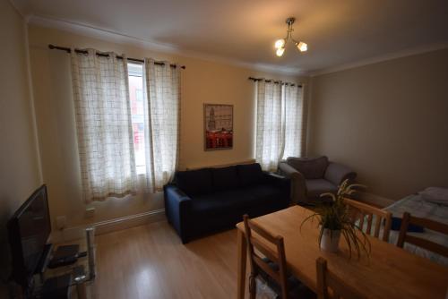 Two Bedroom Flat St Andrews Road - Tap to explore photos