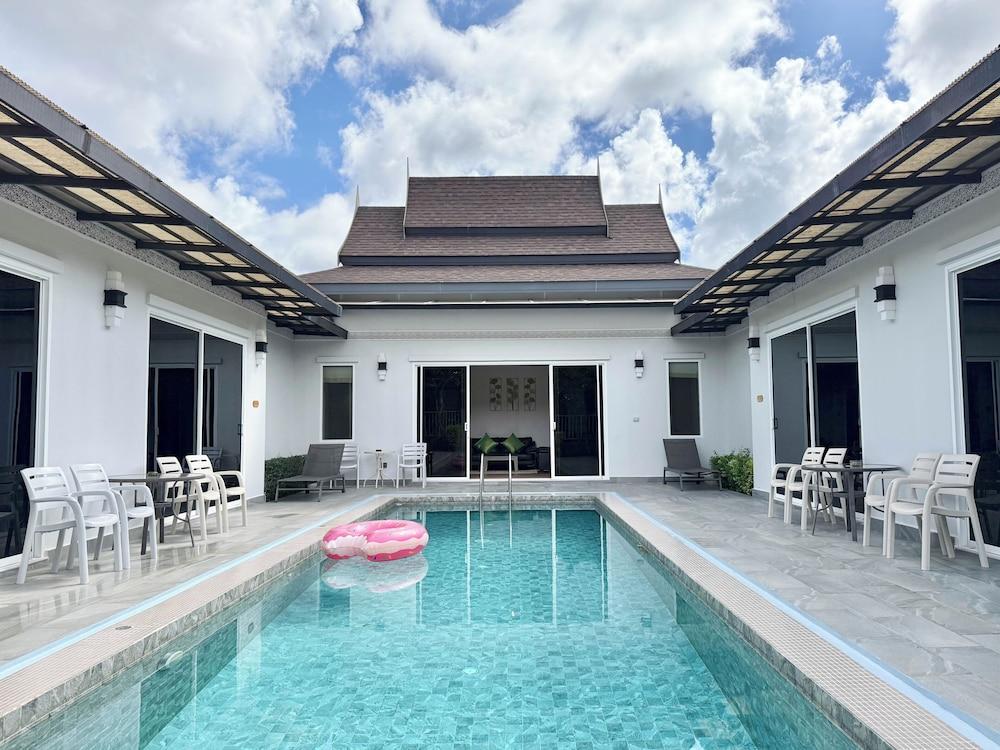 Phuket La Siesta Room Type - Four Bedrooms Pool Villa Phuket La Siesta Room Type - Four Bedrooms Pool Villa