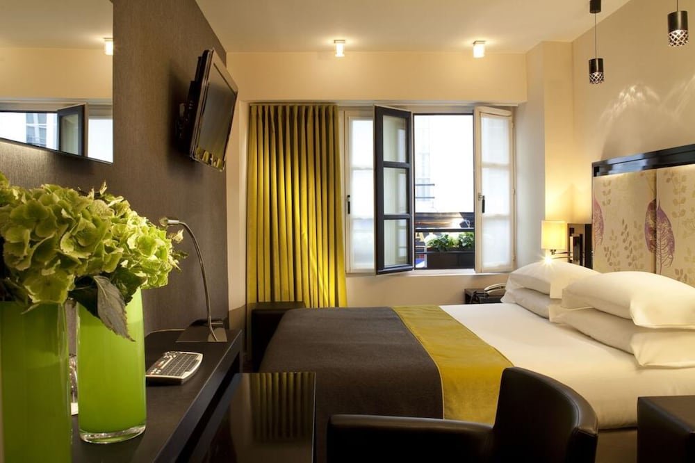 Hôtel Caron le Marais Room Type - Standard Double Room, 1 Double or 2 Twin Beds