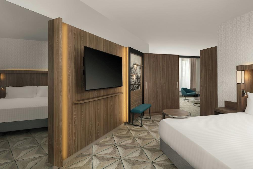 Courtyard by Marriott Paris Porte de Versailles Room Type - Suite, 1 Bedroom