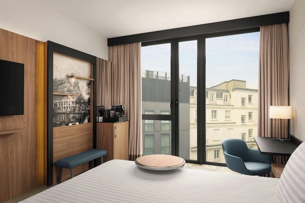 Courtyard by Marriott Paris Porte de Versailles - Tap to explore photos