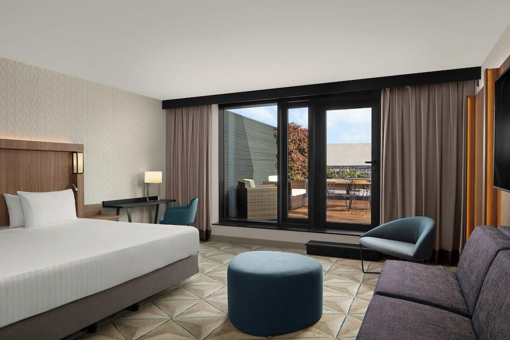 Courtyard by Marriott Paris Porte de Versailles - Tap to explore photos