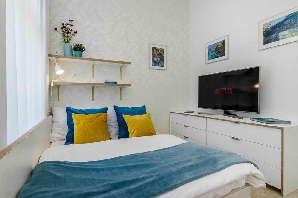 Francouzska Modern Apartment - Tap to explore photos