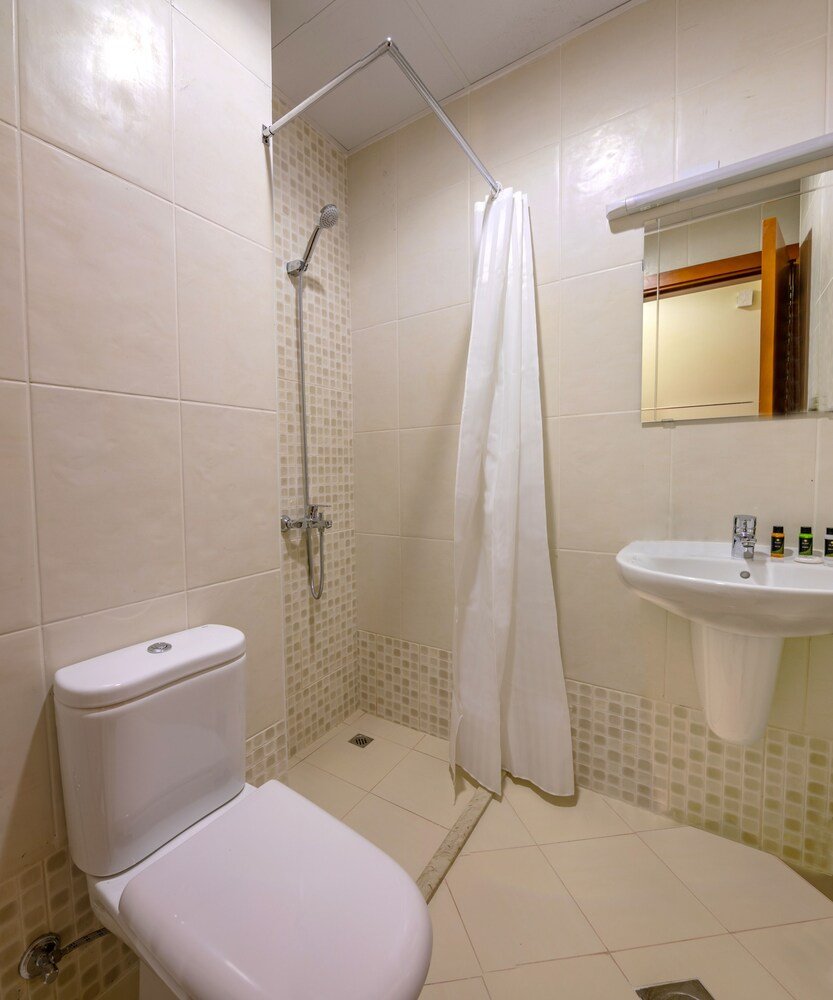 Click City Hotel Deira - Tap to explore photos