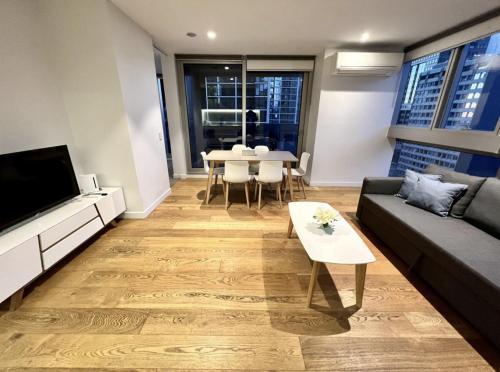 ReadySet Apartments on Rose Lane Room Type - Three-Bedroom Apartment