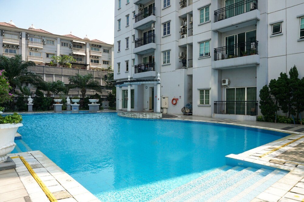 Spacious 3BR MOI Apartment Kelapa Gading - Tap to explore photos