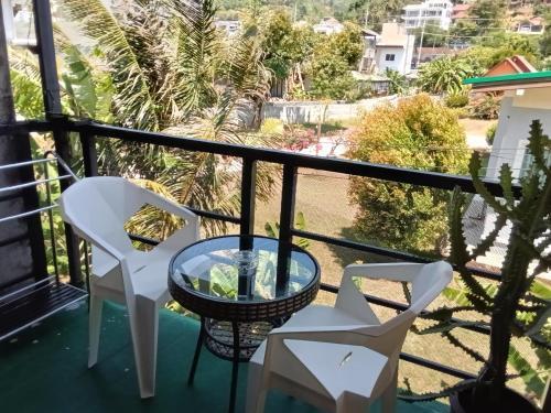 Hi Karon Beach Hotel - Tap to explore photos