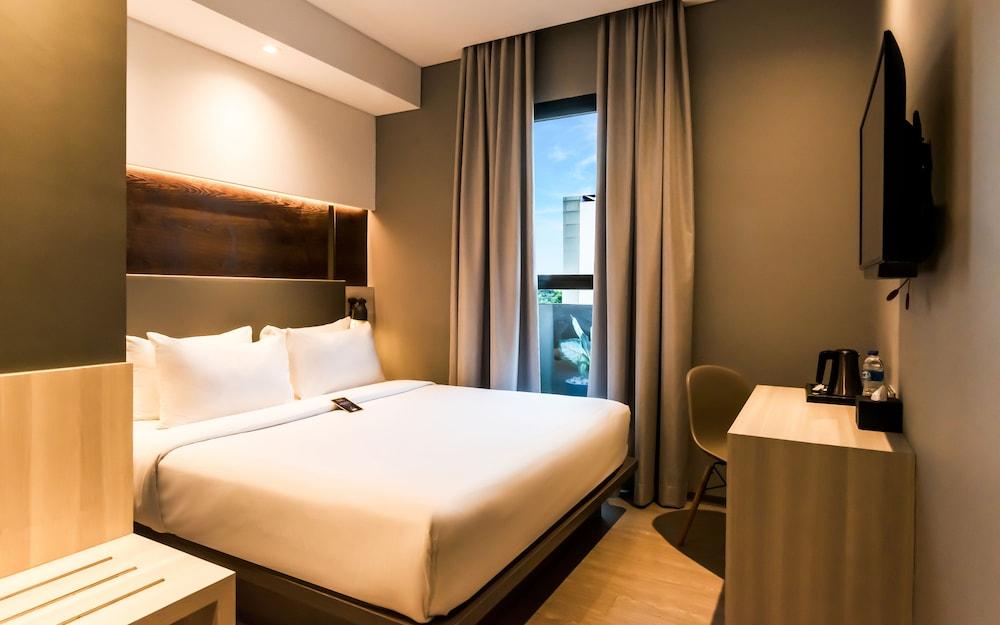 Stanley Wahid Hasyim Jakarta Room Type - Deluxe Double Room