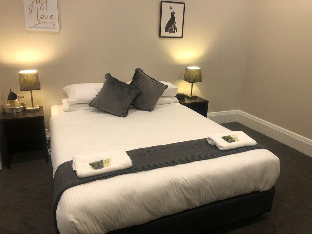 Wentworth Hotel Room Type - Basic Double Room - Shared Bathroom