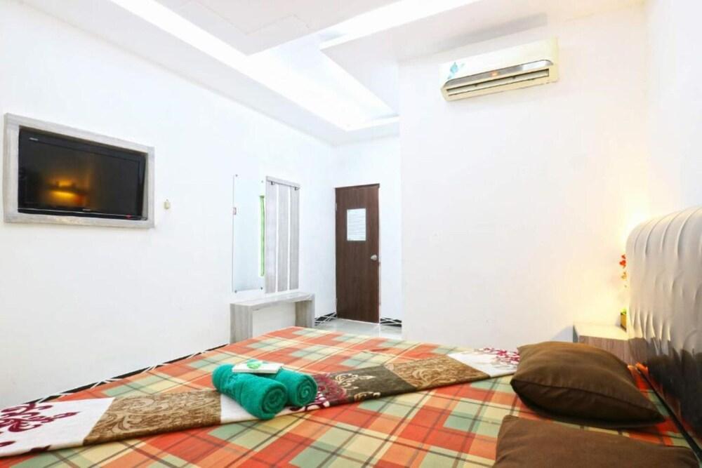 Habibah Syariah Hotel Room Type - Deluxe Room