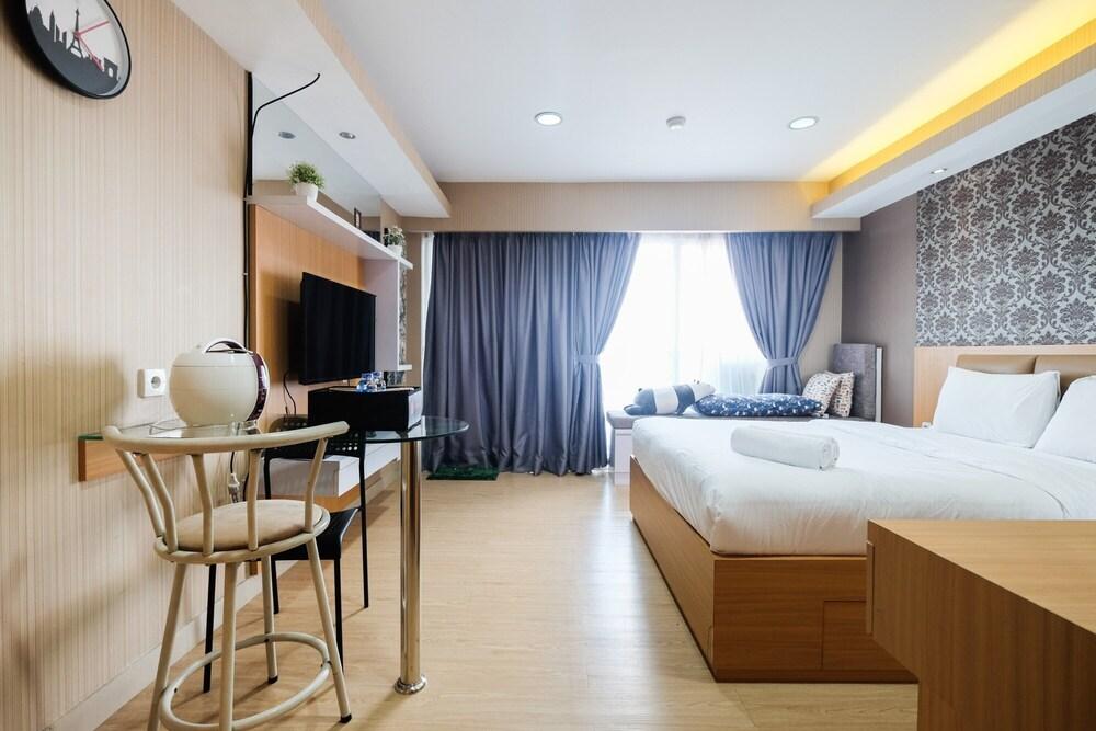 Elegant Studio The Hive Tamansari Apartment - Tap to explore photos