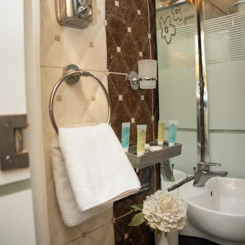 Sama Paris Plaza Hotel Room Type - Triple Room