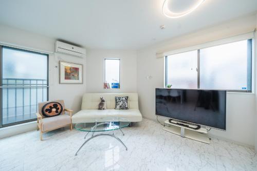 QiQi House Tokyo まるごと新築一軒家宿 Spacious New Home, 8 Guests, Easy Airport & Disney Access - Tap to explore photos