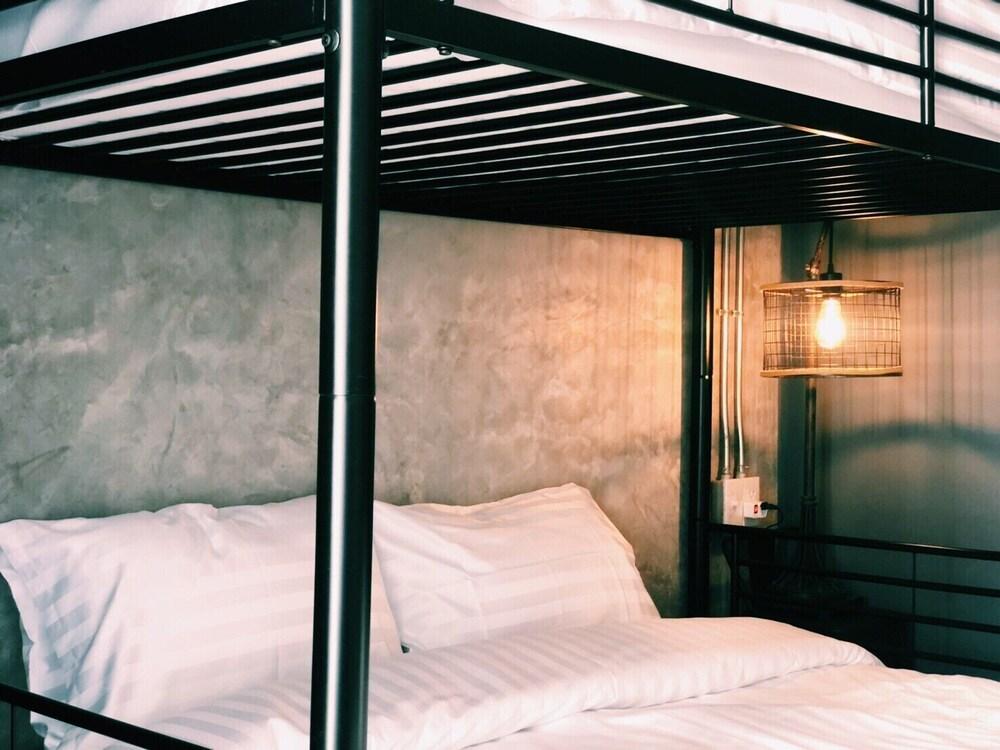 The LOCAL Ari - Hostel Room Type - Family Triple Room