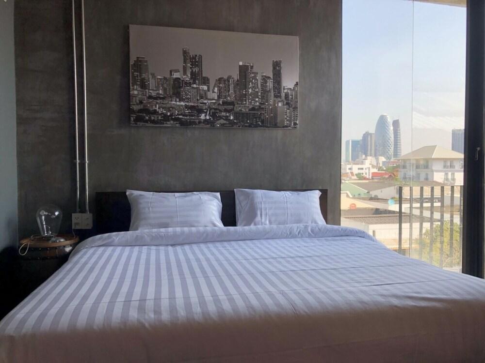 The LOCAL Ari - Hostel Room Type - Deluxe Double Room, City View