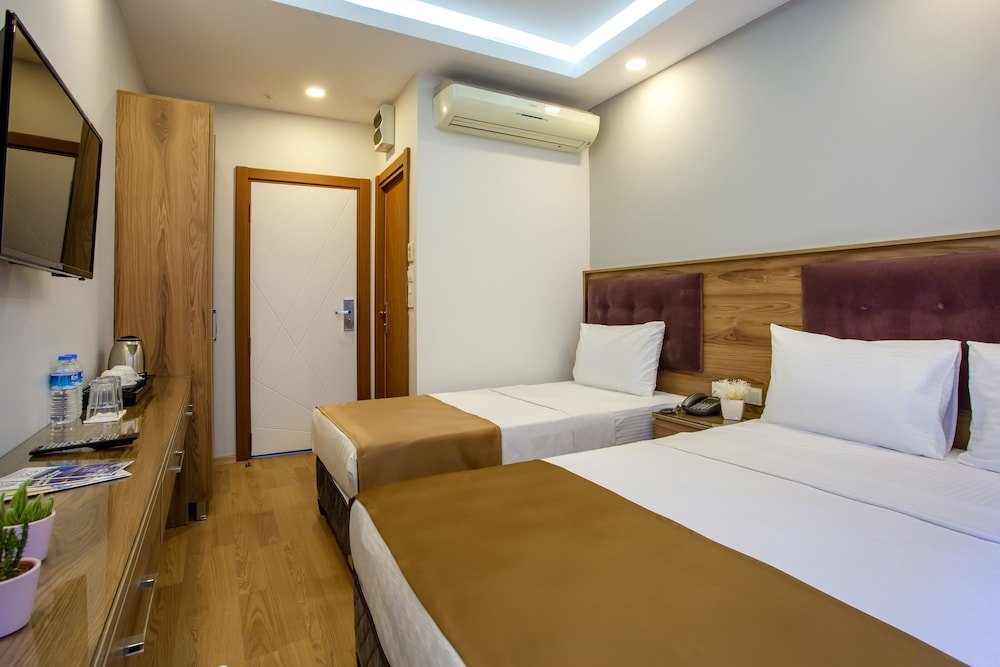 West Palace Hotel Room Type - Deluxe Triple Room