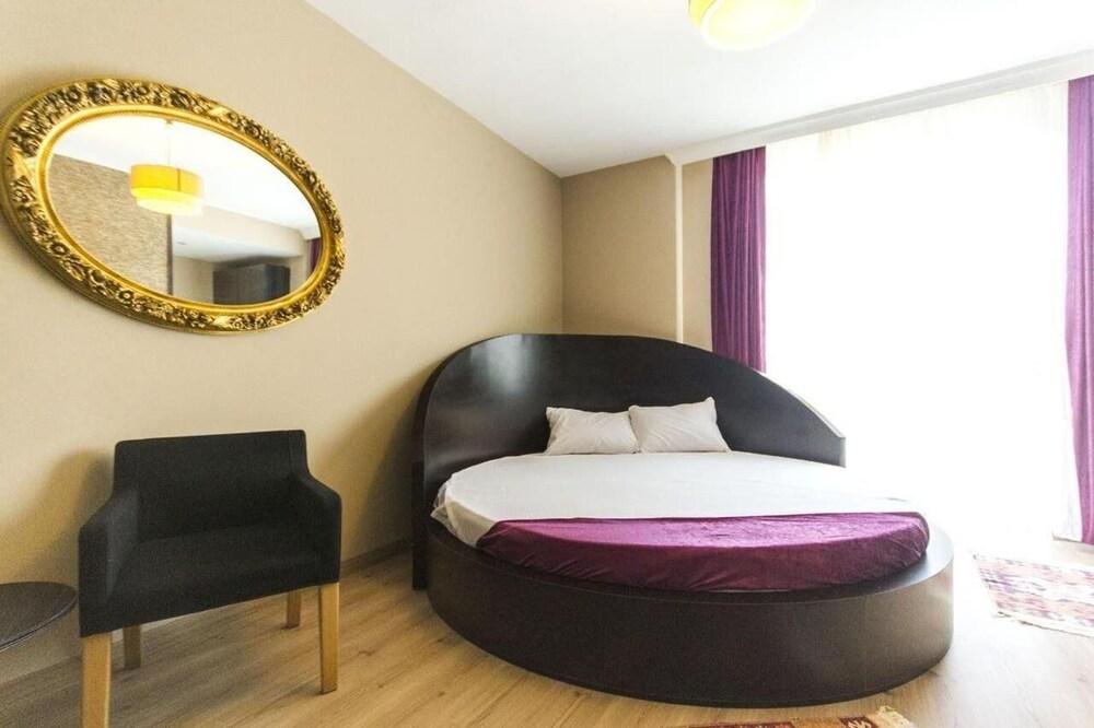 Bossuite Hotel Maltepe Room Type - King Suite