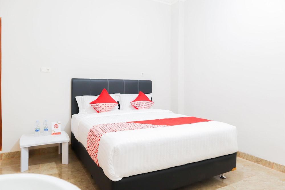 Hotel O Axl Residence Room Type - Deluxe Double Room