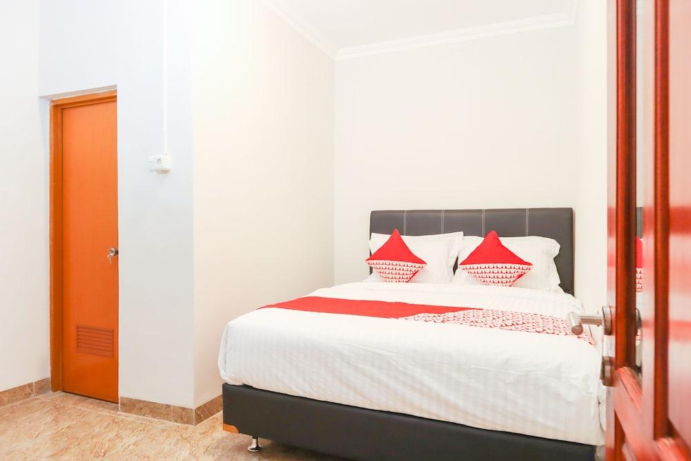 Hotel O Axl Residence Room Type - Standard Double Room