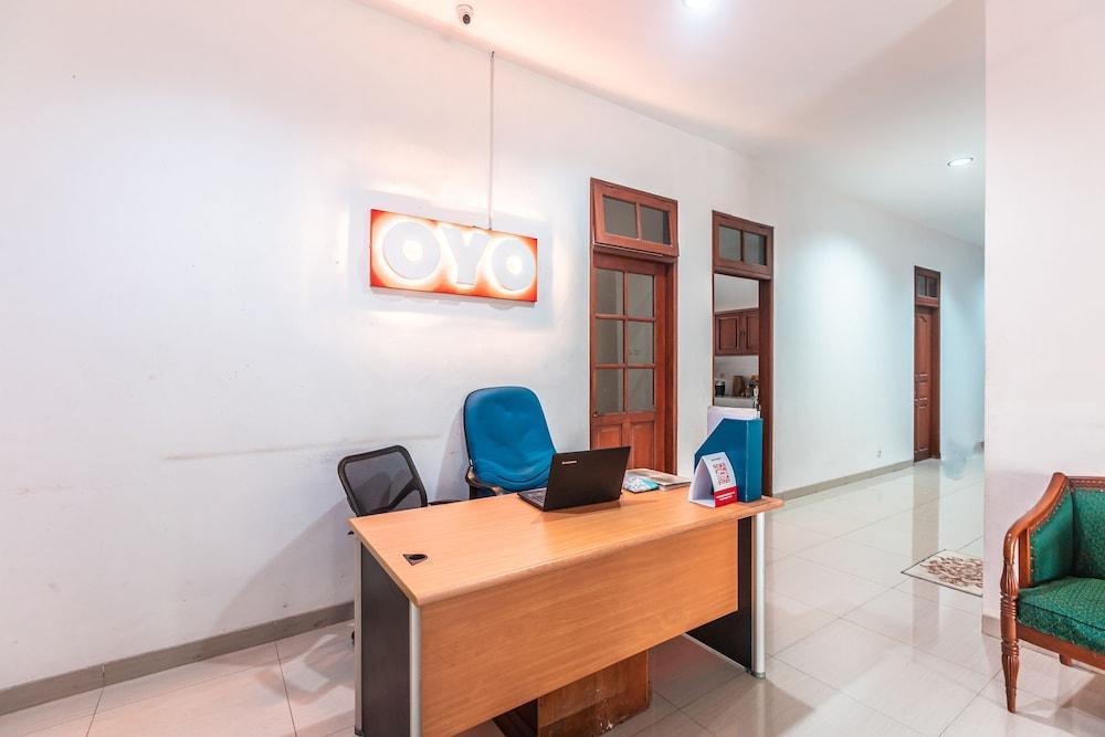 OYO 1990 Kost Kuningan Executive Boading House Setiabudi - Tap to explore photos