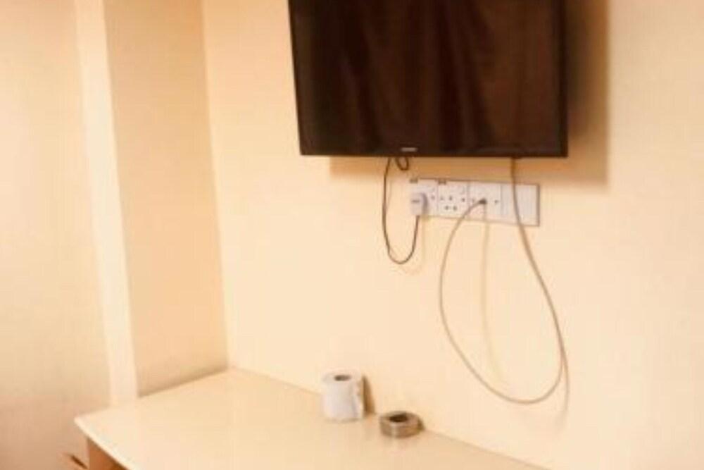 OYO 90026 Hotel Lemon Tree Kepong - Tap to explore photos