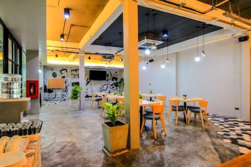 Super OYO 426 All Day Hostel at Sukhmvit - Tap to explore photos
