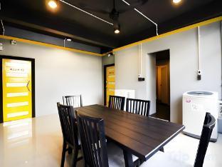Room 22 Hostel - near Chinatown - Tap to explore photos