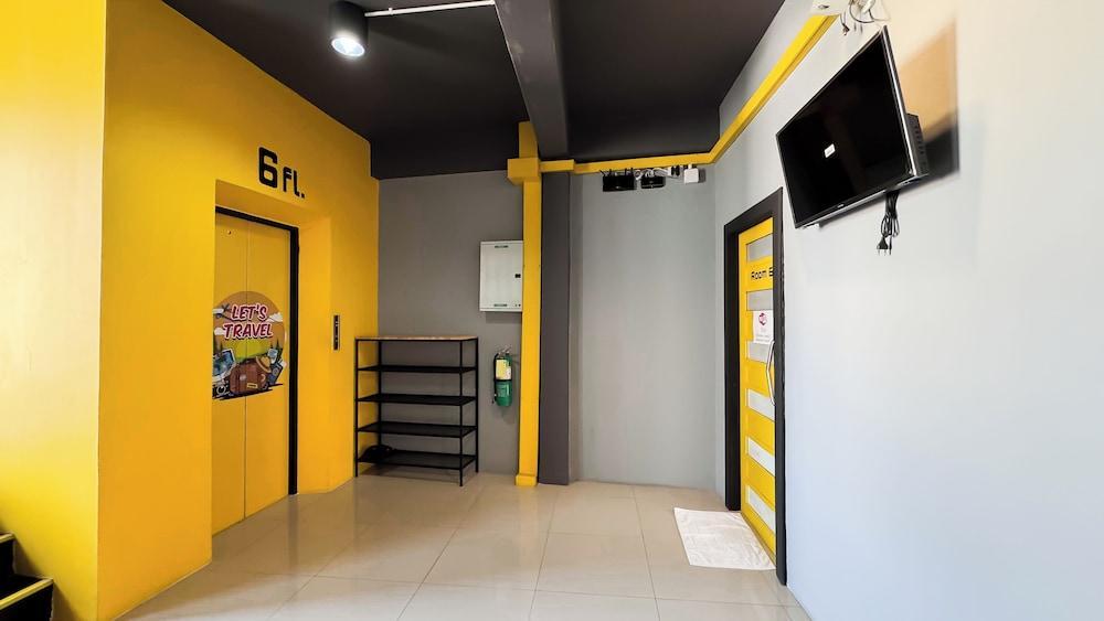 Room 22 Hostel - near Chinatown - Tap to explore photos