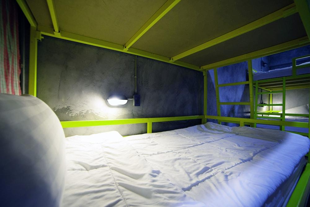 OYO 560 Chang Hostel Suvarnabhumi - Tap to explore photos