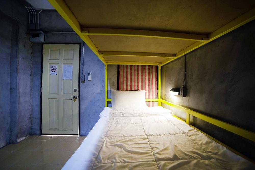 OYO 560 Chang Hostel Suvarnabhumi - Tap to explore photos