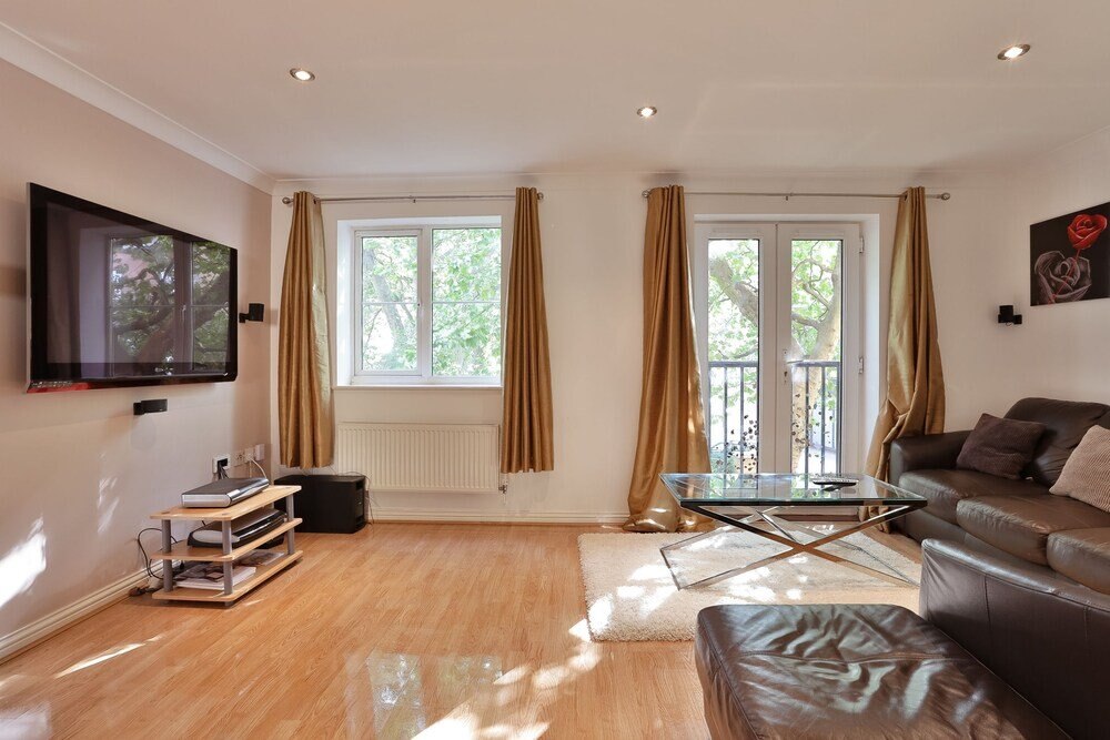 Austin David Apartments - Classic 2 Bed - Tap to explore photos