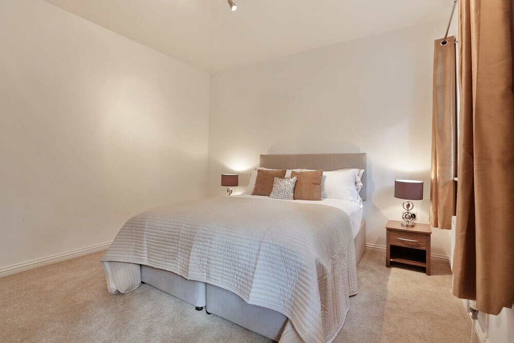 Austin David Apartments - Classic 2 Bed - Tap to explore photos