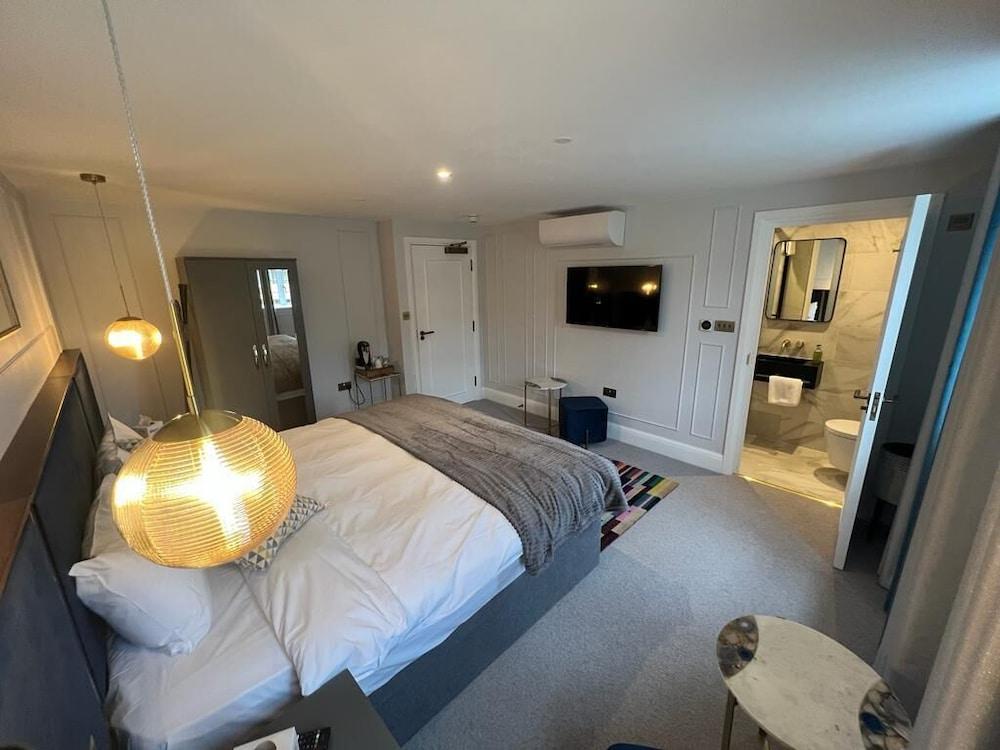 Three Falcons Hotel Room Type - Luxury Double Room