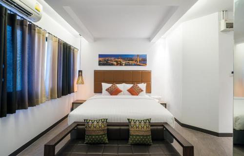 Aim House Bangkok Hotel - Tap to explore photos