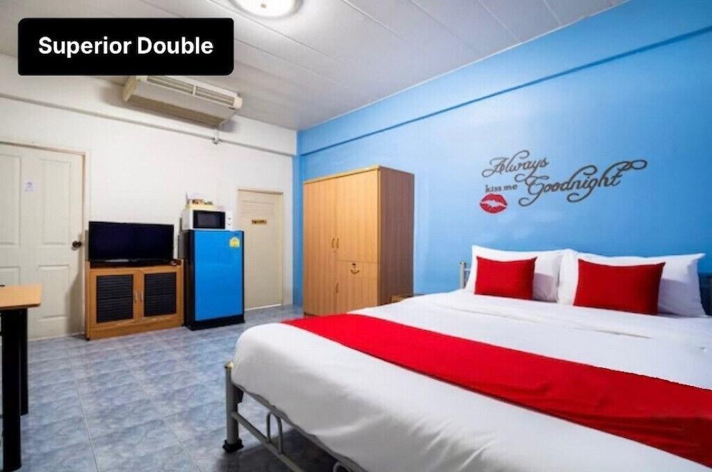 OYO 838 Aromdee Apartment Room Type - Superior Double Room