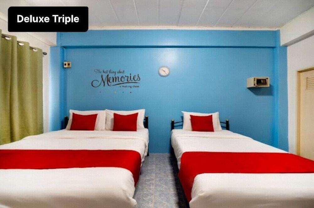 OYO 838 Aromdee Apartment Room Type - Deluxe Triple Room