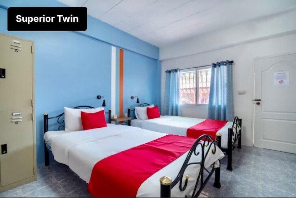 OYO 838 Aromdee Apartment Room Type - Superior Twin Room