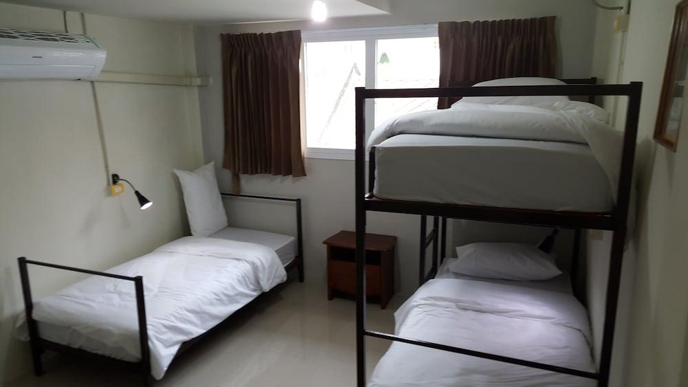 Bangkok Check Inn - Hostel Room Type - Triple Room (Shared Bathroom)