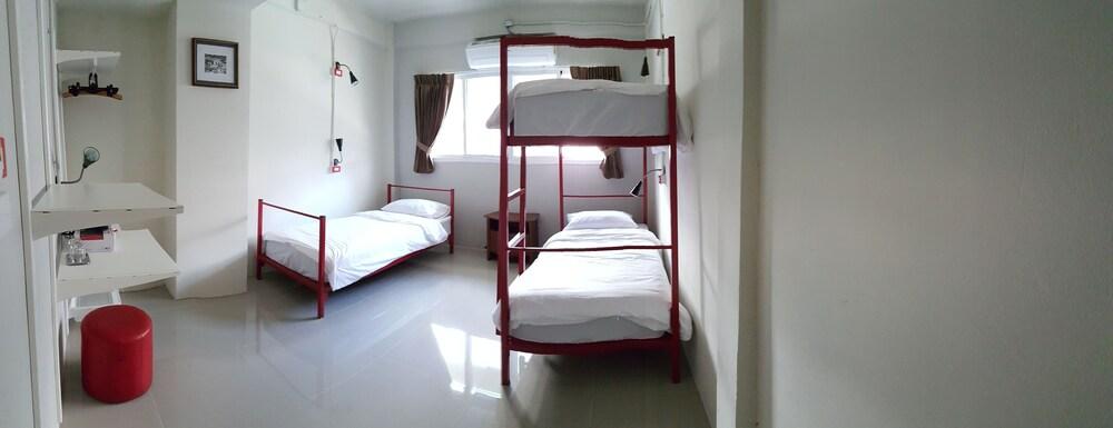 Bangkok Check Inn - Hostel Room Type - Triple Room (Private Bathroom)