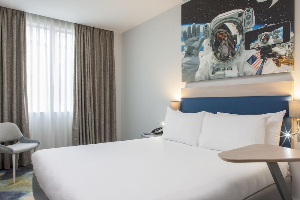 IBIS STYLES LONDON HEATHROW Room Type - The Queen