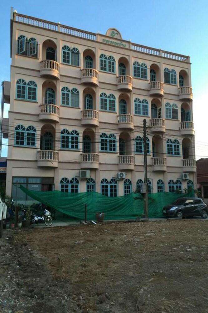 Khok Chang Building