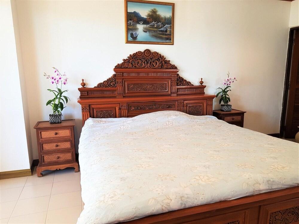 Fantastic 2 bed With Huge Balcony & sea Views - Tap to explore photos