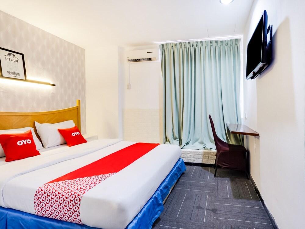 OYO 89652 Bjorn Boutique Hotel Room Type - Deluxe Double Room, 1 King Bed