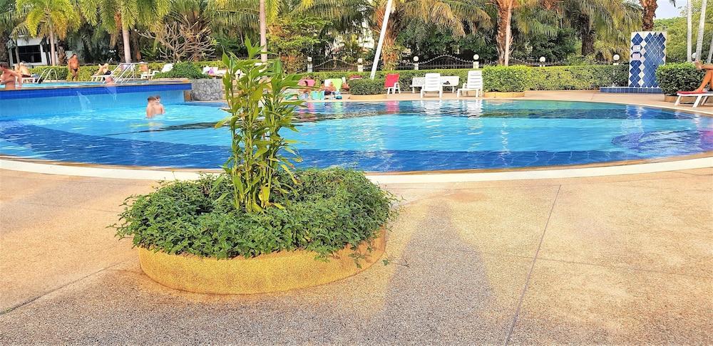 Spacious Studio View Talay 2 - Tap to explore photos