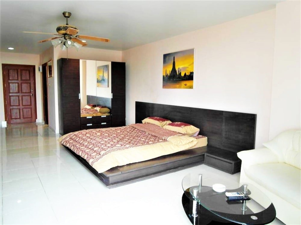 Spacious Studio View Talay 2 - Tap to explore photos
