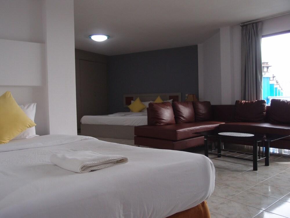 Blue Garden Resort Pattaya Room Type - Deluxe Triple Room