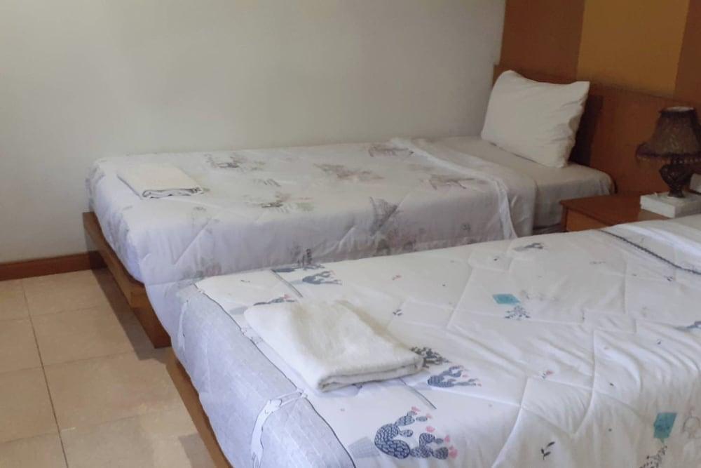 Praew Mansion Room Type - Deluxe Twin Room
